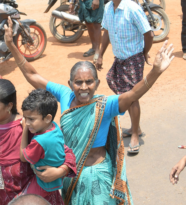 YS_20Jagan_20Memantha_20Siddham_20at_20EastGodavari_20Photos-47.jpg 42