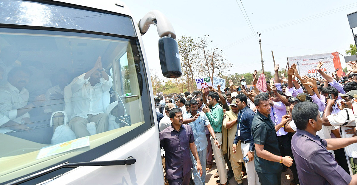 YS_20Jagan_20Memantha_20Siddham_20at_20EastGodavari_20Photos-50.jpg 45