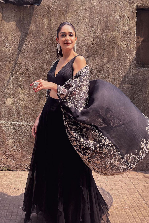 mrunal2.jpg 3