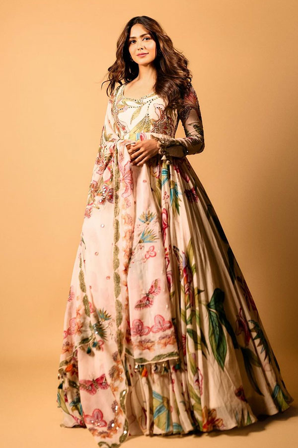 mrunal3.jpg 4
