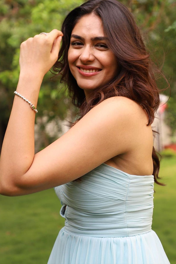 mrunal7.jpg 8