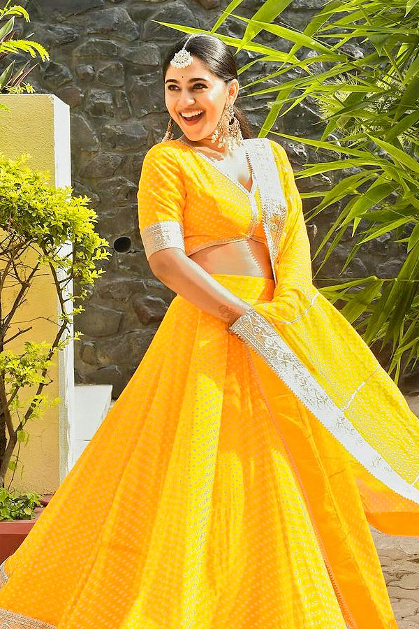 Mrunmayee_20Deshpande_20Beautiful_20Look_20Photos_20_2815_29.jpg 16