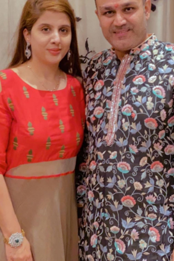 Virender_20Sehwag_20wife_20Aarti_20biography_20And_20personal_20information_20photos_20_2812_29.jpg 13