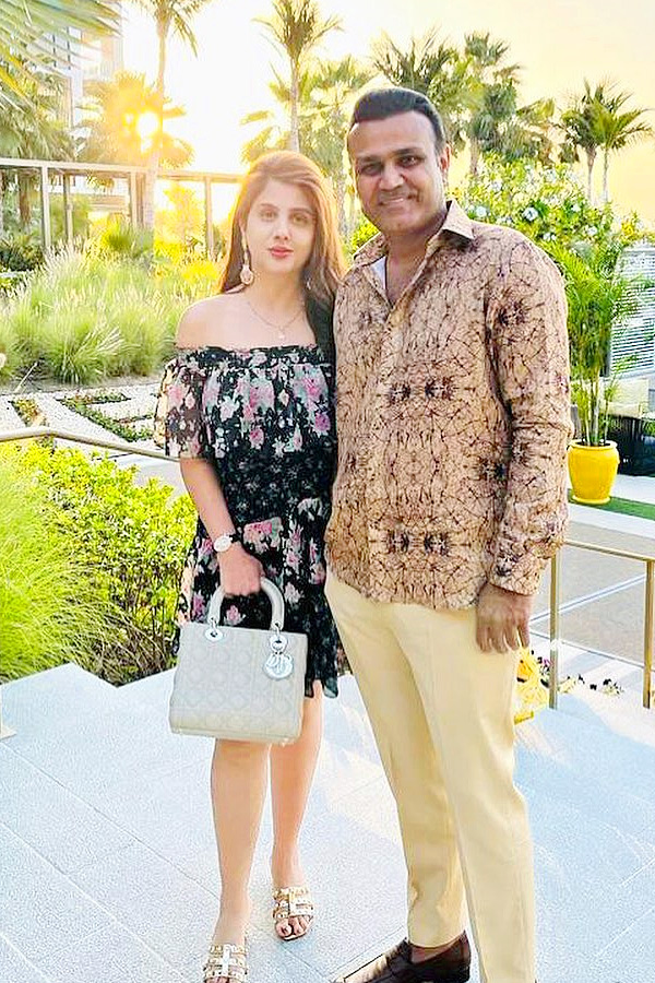 Virender_20Sehwag_20wife_20Aarti_20biography_20And_20personal_20information_20photos_20_2816_29.jpg 17