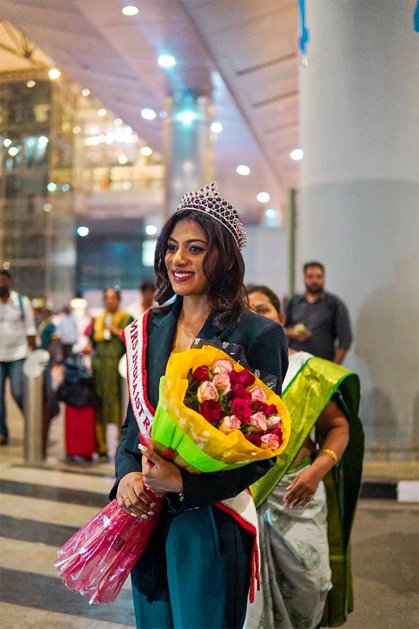 Miss_20India_202024_20_20Sruthi_20Chakravarthi_20Photos-_20_2812_29.jpg 12