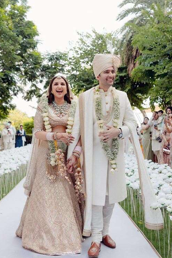 Parineeti_20Chopra_20Raghav_20Chadha.jpg 10