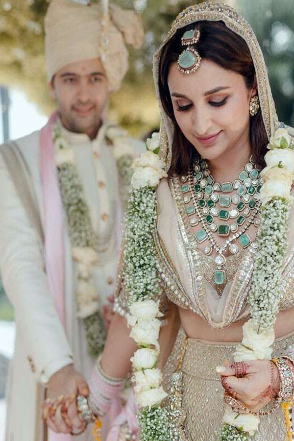 Parineeti_20Chopra_20Raghav_20Chadha_202.jpg 9