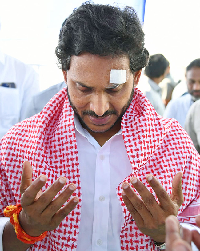 CM_20Jagan_20invoke_20divine_20blessings_20ahead_20nomination-10.jpg 10