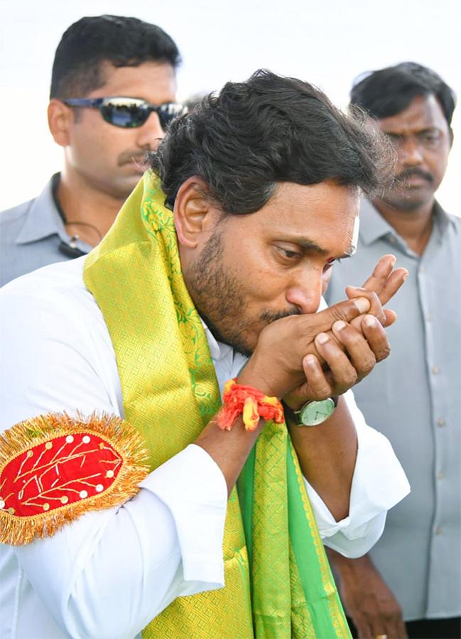 CM_20Jagan_20invoke_20divine_20blessings_20ahead_20nomination-11.jpg 11