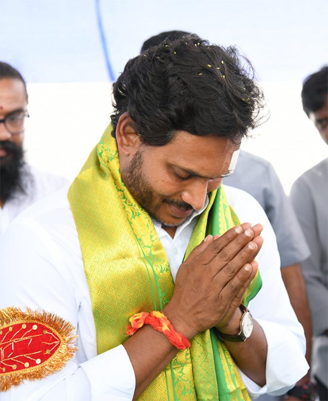 CM_20Jagan_20invoke_20divine_20blessings_20ahead_20nomination-12.jpg 12