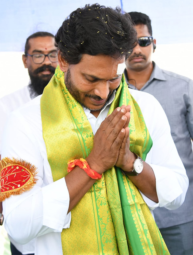 CM_20Jagan_20invoke_20divine_20blessings_20ahead_20nomination-13.jpg 13