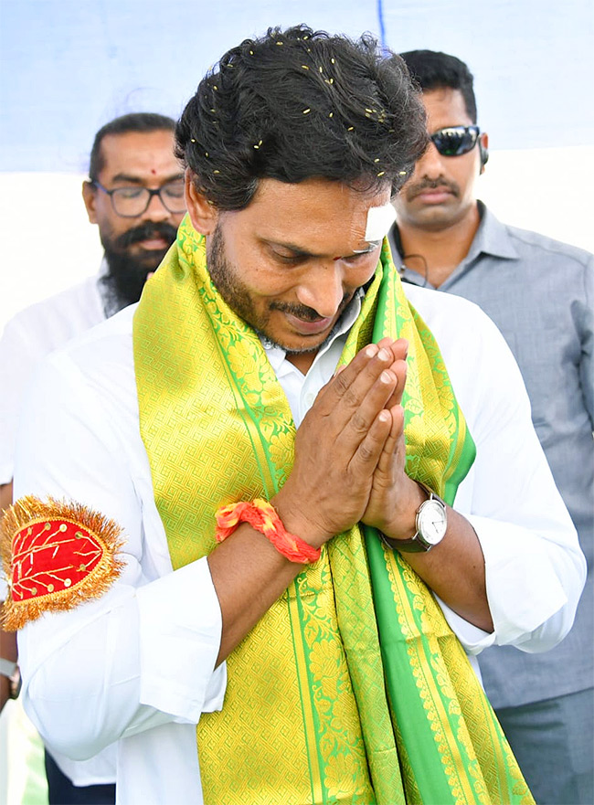 CM_20Jagan_20invoke_20divine_20blessings_20ahead_20nomination-14.jpg 14