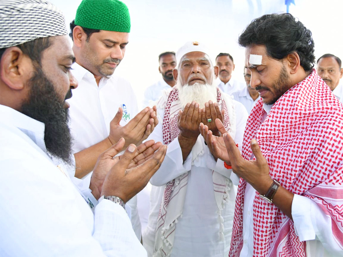 CM_20Jagan_20invoke_20divine_20blessings_20ahead_20nomination-7.jpg 7