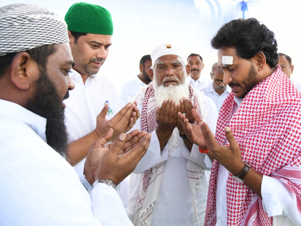 CM_20Jagan_20invoke_20divine_20blessings_20ahead_20nomination-8.jpg 8