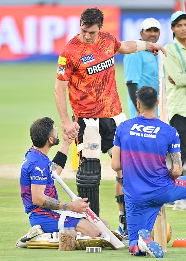 SRH_20And_20RCB_20Players_20Practice_20Session_20At_20Uppal_20Stadium_20Special_20Photos-_20_2810_29.jpg 10