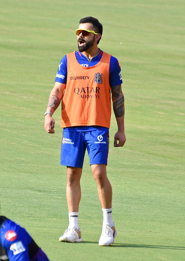 SRH_20And_20RCB_20Players_20Practice_20Session_20At_20Uppal_20Stadium_20Special_20Photos-_20_2812_29.jpg 12