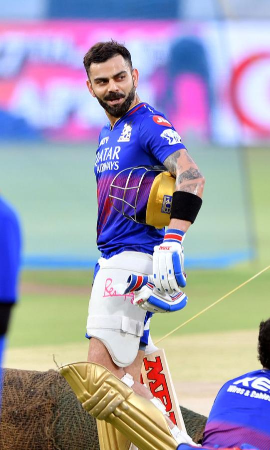 SRH_20And_20RCB_20Players_20Practice_20Session_20At_20Uppal_20Stadium_20Special_20Photos-_20_2819_29.jpg 19