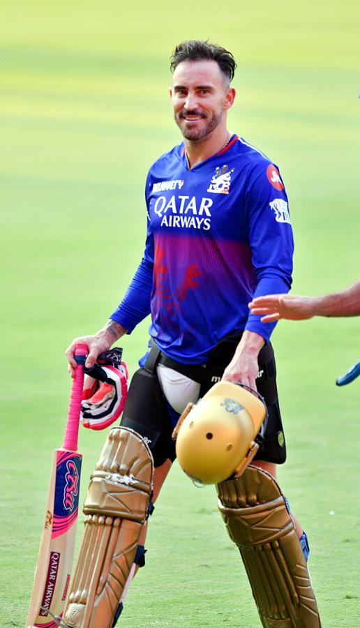 SRH_20And_20RCB_20Players_20Practice_20Session_20At_20Uppal_20Stadium_20Special_20Photos-_20_2823_29.jpg 23