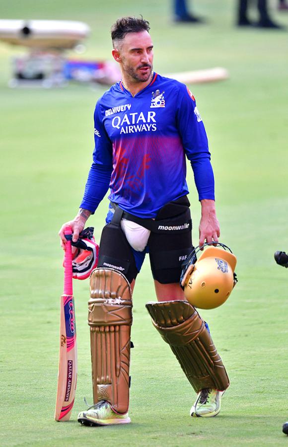SRH_20And_20RCB_20Players_20Practice_20Session_20At_20Uppal_20Stadium_20Special_20Photos-_20_2824_29.jpg 24