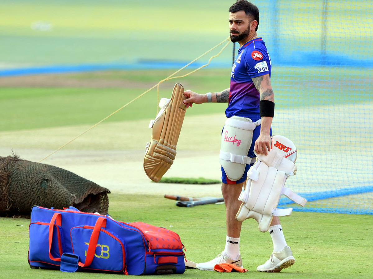 SRH_20And_20RCB_20Players_20Practice_20Session_20At_20Uppal_20Stadium_20Special_20Photos-_20_2826_29.jpg 26