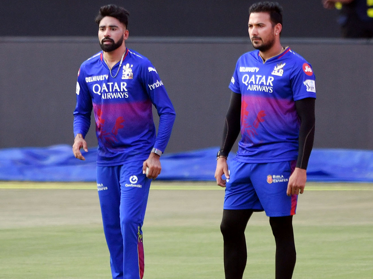 SRH_20And_20RCB_20Players_20Practice_20Session_20At_20Uppal_20Stadium_20Special_20Photos-_20_2827_29.jpg 27