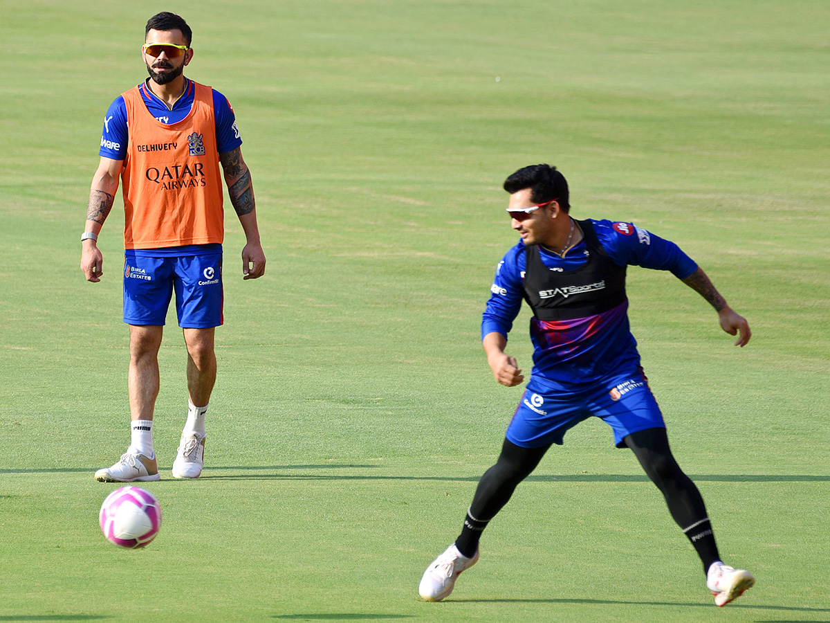 SRH_20And_20RCB_20Players_20Practice_20Session_20At_20Uppal_20Stadium_20Special_20Photos-_20_2832_29.jpg 32