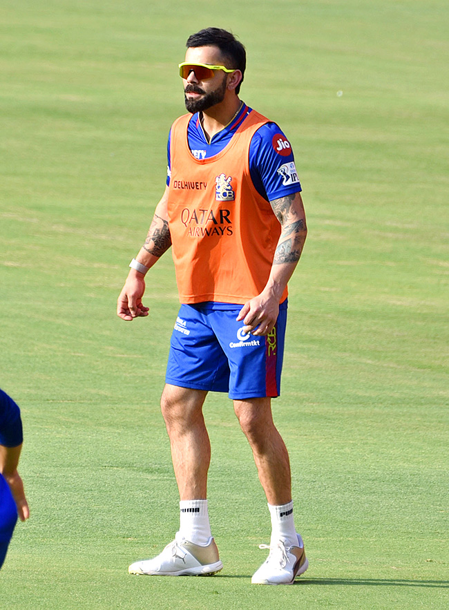 SRH_20And_20RCB_20Players_20Practice_20Session_20At_20Uppal_20Stadium_20Special_20Photos-_20_2833_29.jpg 33