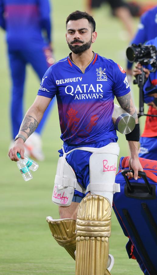SRH_20And_20RCB_20Players_20Practice_20Session_20At_20Uppal_20Stadium_20Special_20Photos-_20_283_29.jpg 3