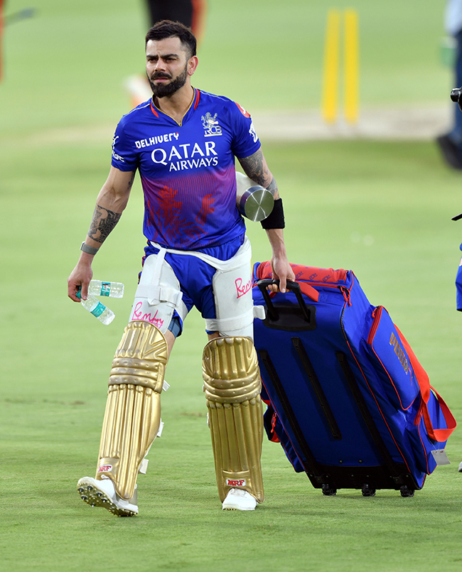 SRH_20And_20RCB_20Players_20Practice_20Session_20At_20Uppal_20Stadium_20Special_20Photos-_20_284_29.jpg 4