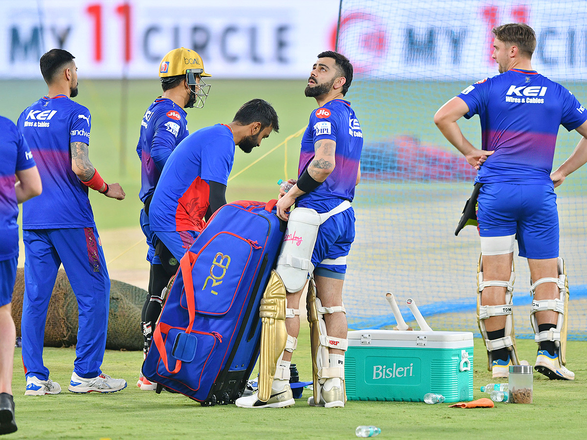SRH_20And_20RCB_20Players_20Practice_20Session_20At_20Uppal_20Stadium_20Special_20Photos-_20_285_29.jpg 5