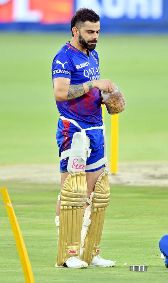 SRH_20And_20RCB_20Players_20Practice_20Session_20At_20Uppal_20Stadium_20Special_20Photos-_20_286_29.jpg 6