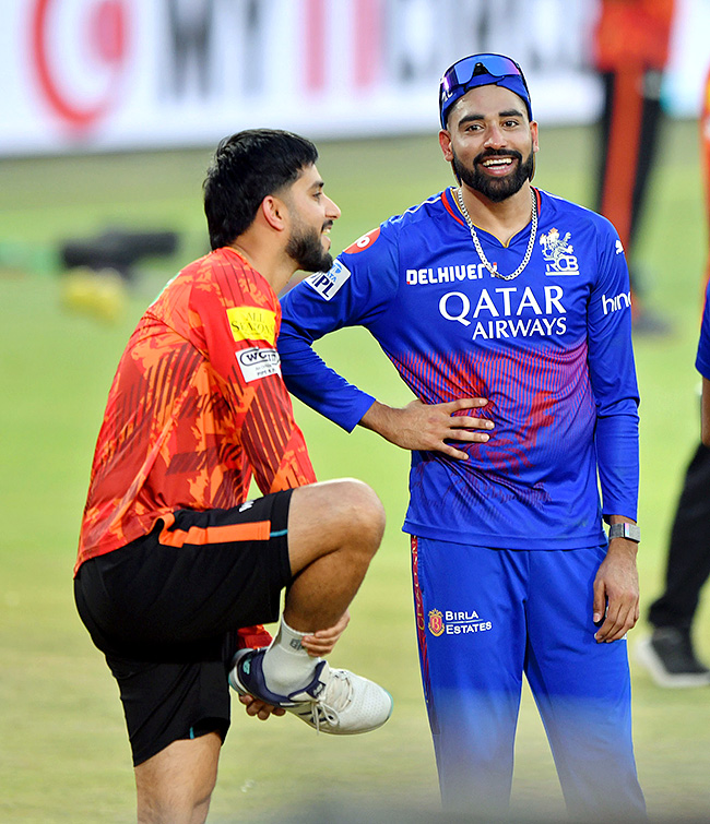 SRH_20And_20RCB_20Players_20Practice_20Session_20At_20Uppal_20Stadium_20Special_20Photos-_20_288_29.jpg 8