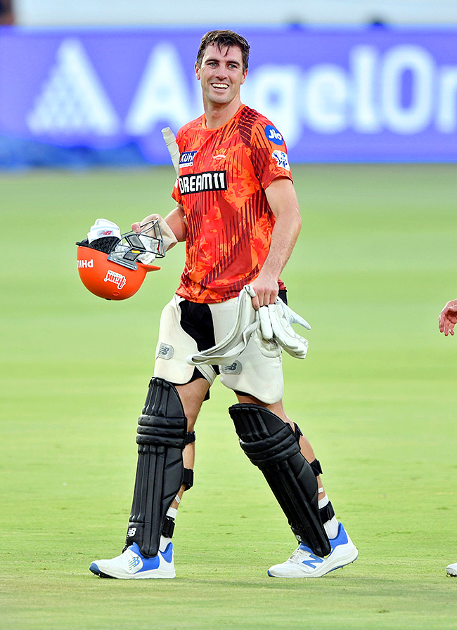 SRH_20And_20RCB_20Players_20Practice_20Session_20At_20Uppal_20Stadium_20Special_20Photos-_20_289_29.jpg 9