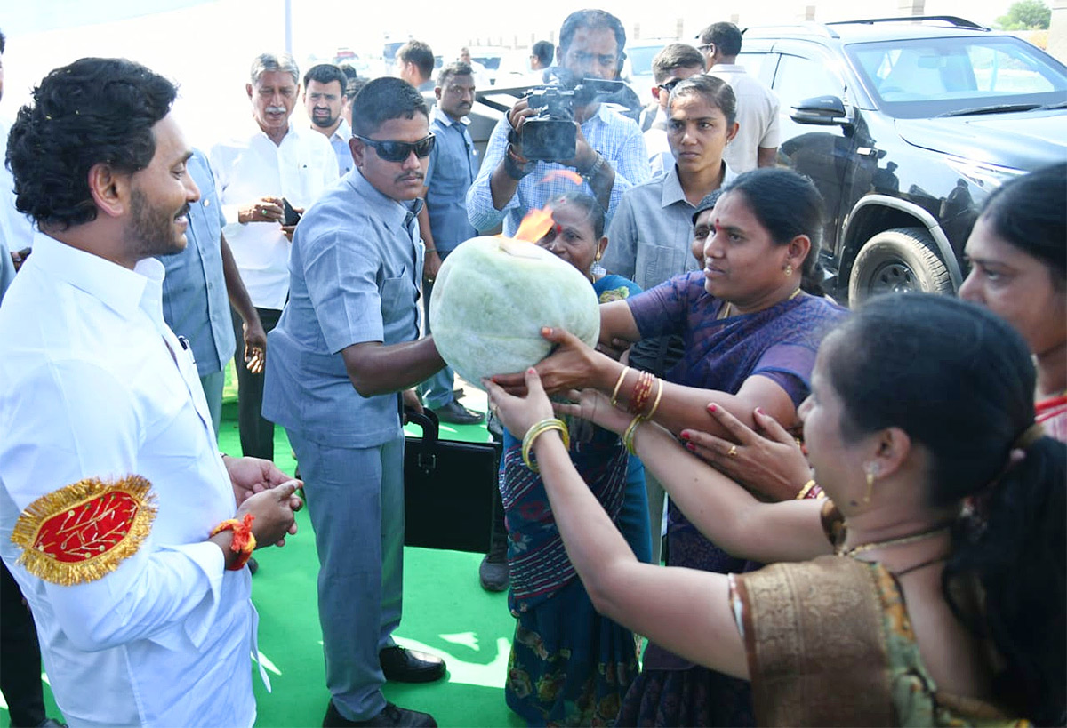 cm_20ys_20jagan_20pulivendula_20siddham_20photos-13.jpg 11