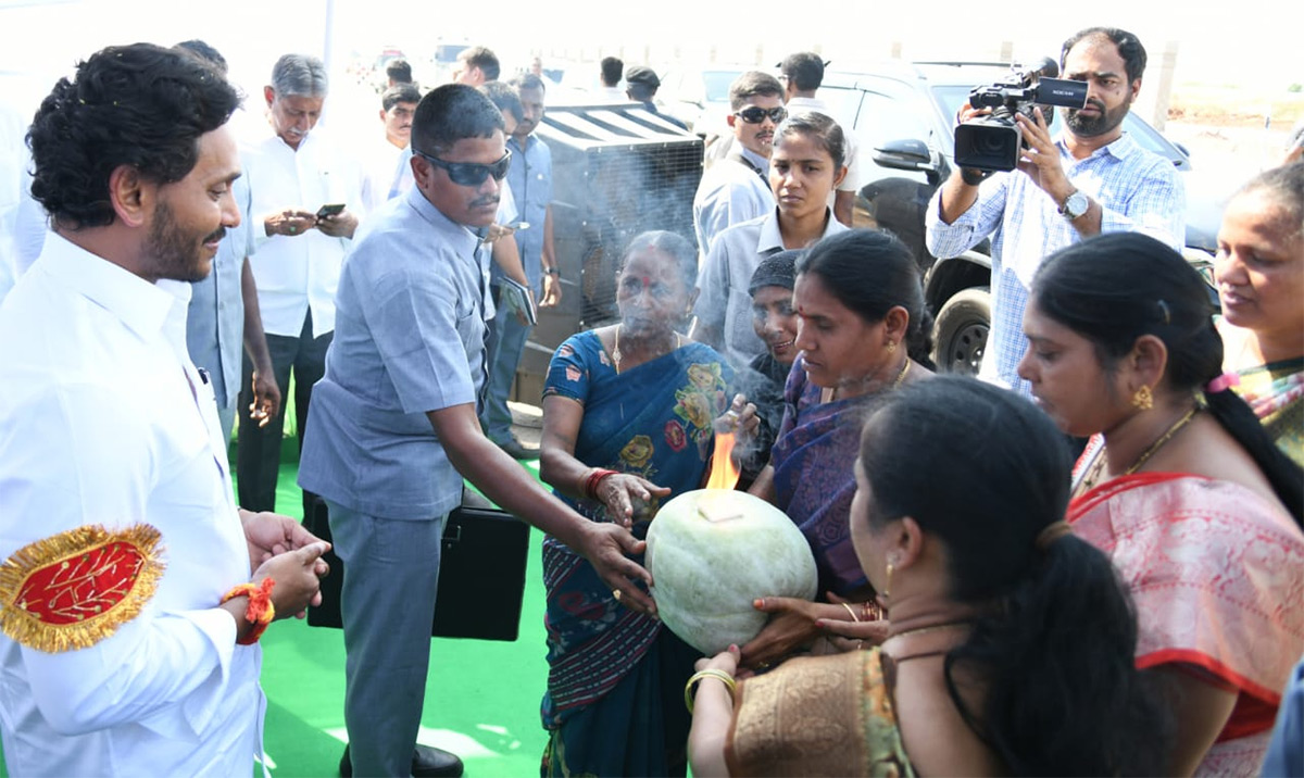 cm_20ys_20jagan_20pulivendula_20siddham_20photos-16.jpg 13