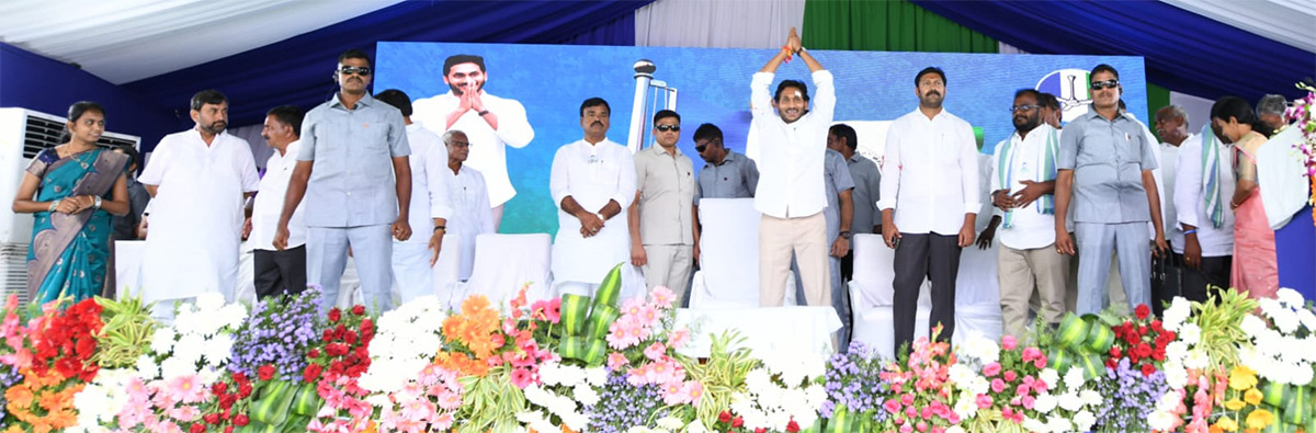 cm_20ys_20jagan_20pulivendula_20siddham_20photos-9.jpg 8