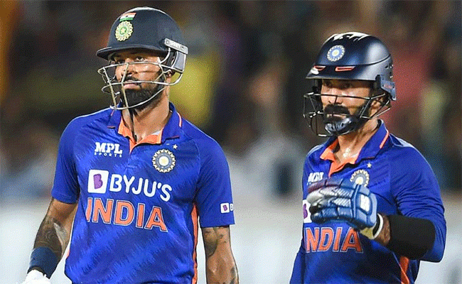 dinesh-karthik.gif