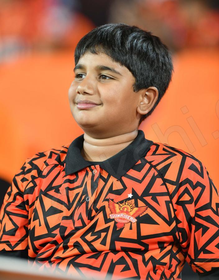 Celebrities_20In_20SRH_20and_20RCB_20match_20Uppal_20Stadium-_20_289_29.jpg 9