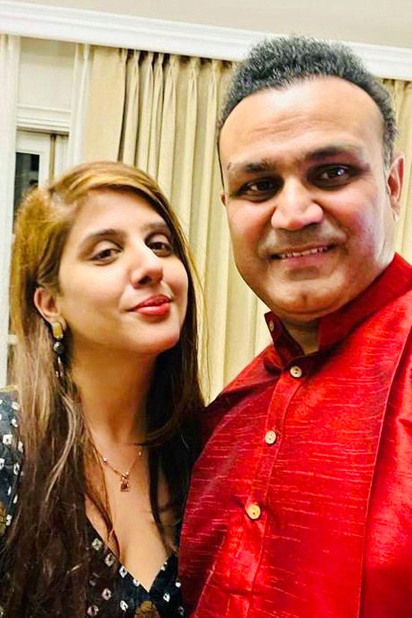Virender_20Sehwag_20wife_20Aarti_20biography_20And_20personal_20information_20photos_20_2813_29.jpg 14