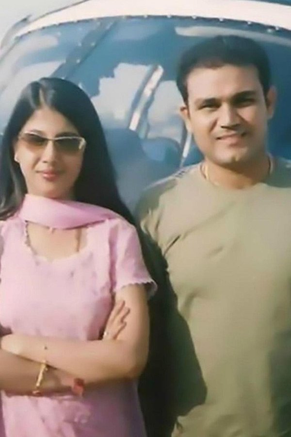 Virender_20Sehwag_20wife_20Aarti_20biography_20And_20personal_20information_20photos_20_2814_29.jpg 15
