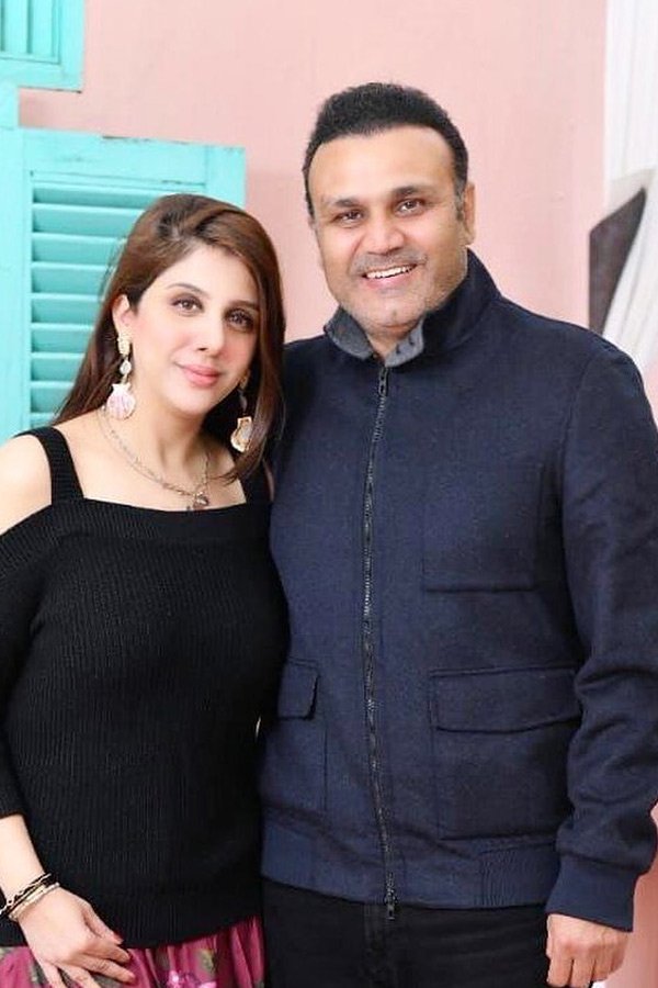 Virender_20Sehwag_20wife_20Aarti_20biography_20And_20personal_20information_20photos_20_287_29.jpg 8