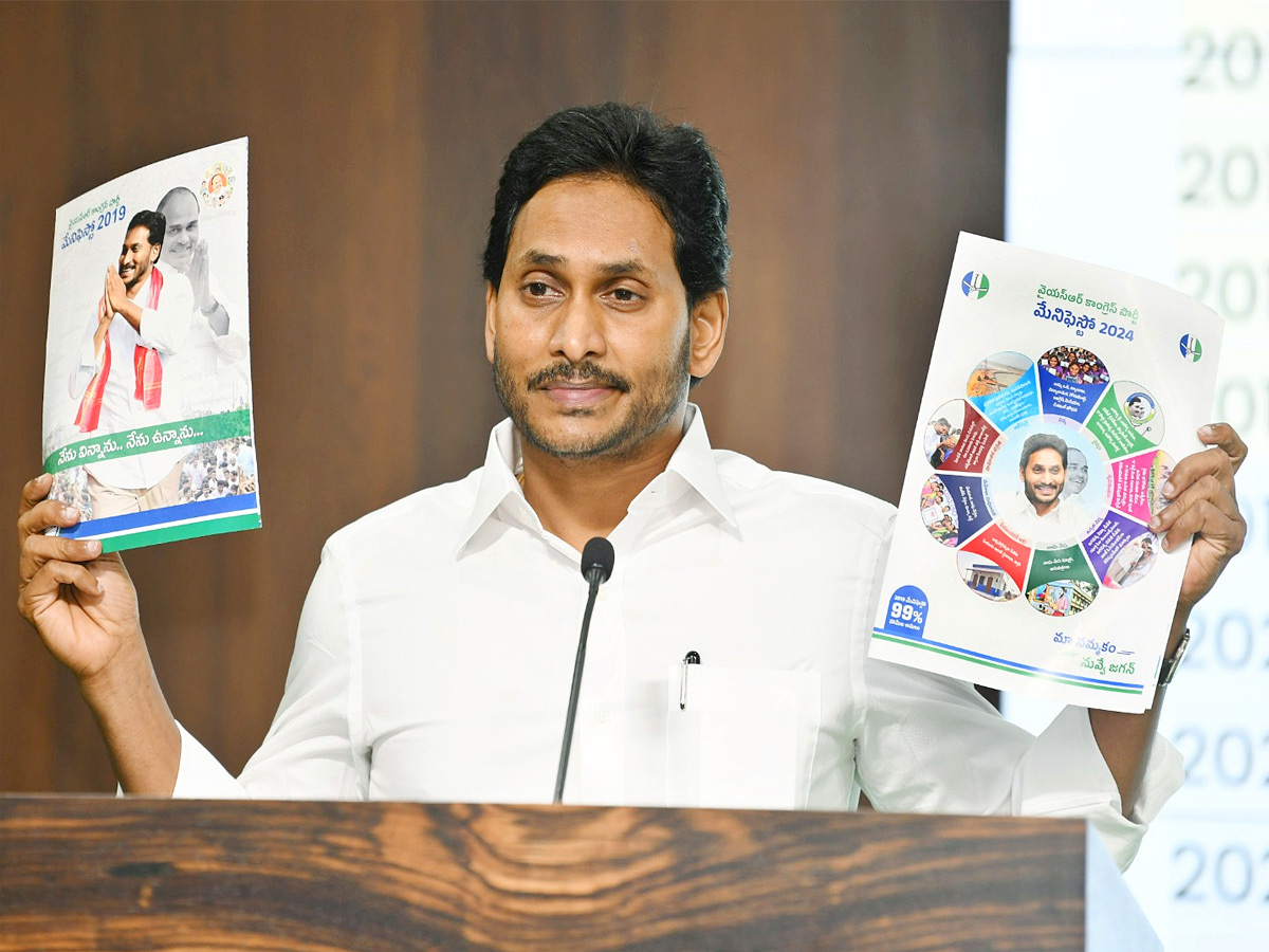 CM_20YS_20Jagan_20Mohan_20Reddy_20Released_20Manifesto_20For_20Andhra_20Pradesh_20Assembly_20Polls_20Photos_20_2812_29.jpg 13