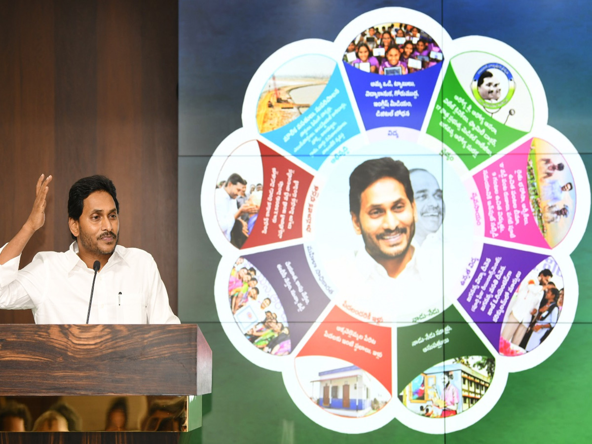 CM_20YS_20Jagan_20Mohan_20Reddy_20Released_20Manifesto_20For_20Andhra_20Pradesh_20Assembly_20Polls_20Photos_20_283_29.jpg 4