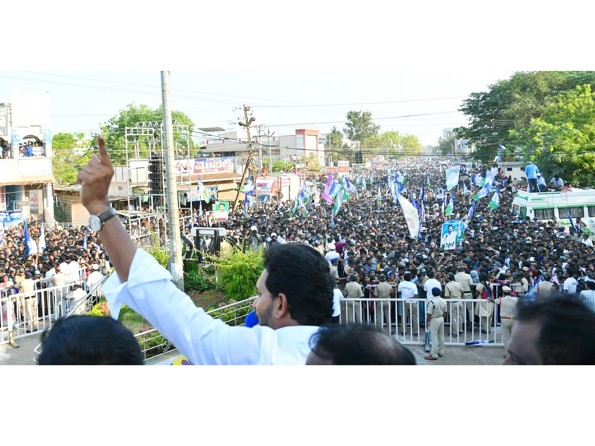 AP_20CM_20YS_20Jagan_20Public_20Meeting_20at_20Kandukur_20Photos_20_2814_29.jpg 15