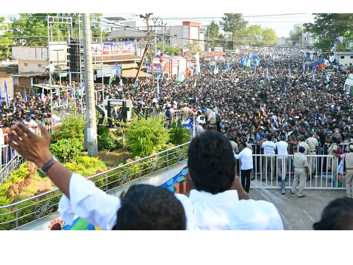 AP_20CM_20YS_20Jagan_20Public_20Meeting_20at_20Kandukur_20Photos_20_2815_29.jpg 16