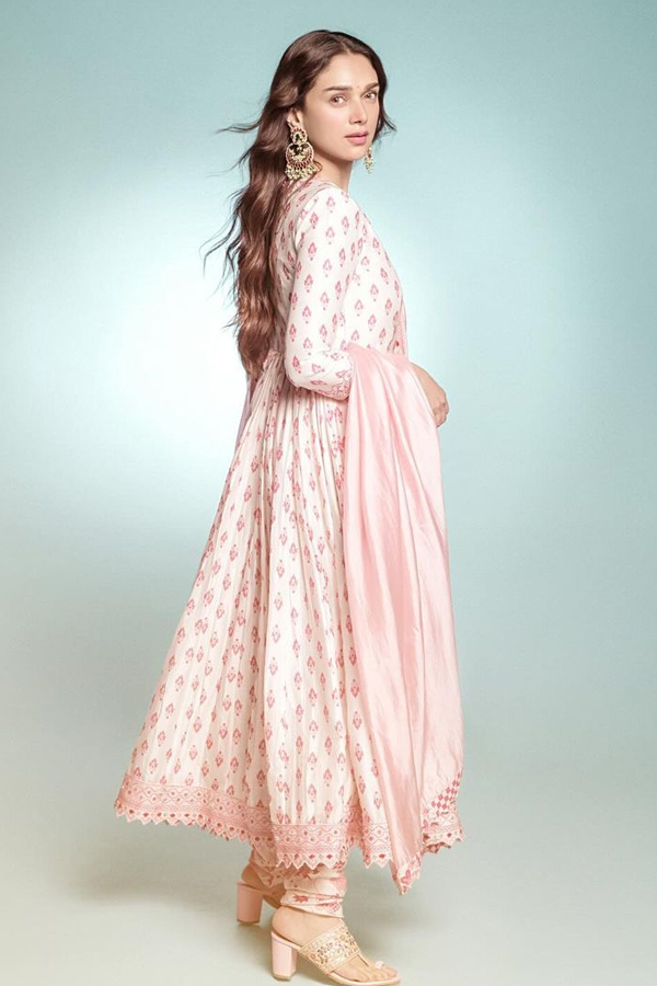 Aditi-Rao-Hydari-2.jpg 3