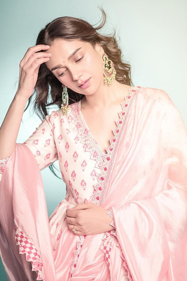 Aditi-Rao-Hydari-3.jpg 4