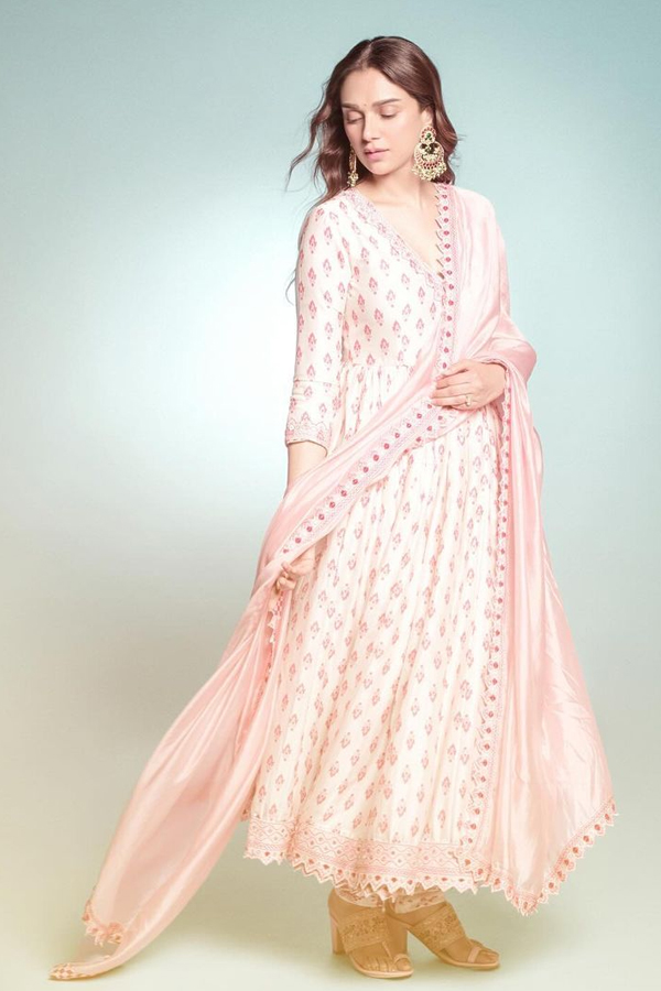 Aditi-Rao-Hydari-4.jpg 5