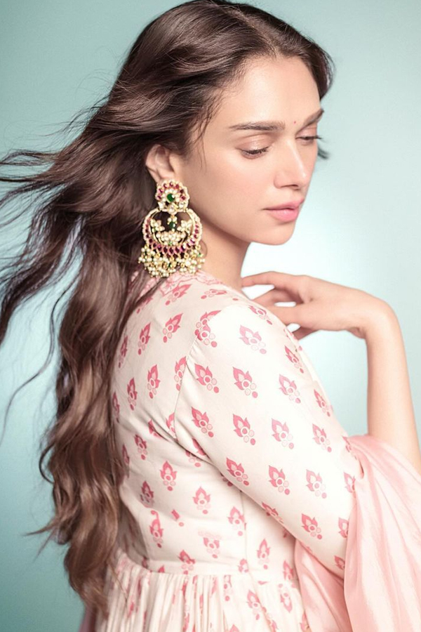 Aditi-Rao-Hydari-6.jpg 7