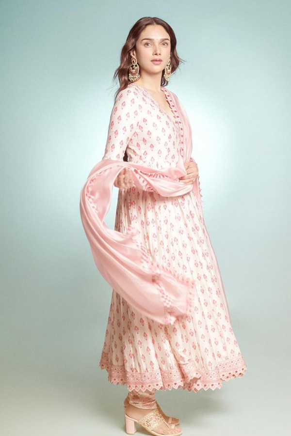 Aditi-Rao-Hydari-7.jpg 8